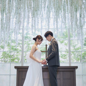 藤の花は「永遠の愛」や「誠実な心」を象徴しています。
結婚式という大切な瞬間にふさわしい花言葉|マリエール ガーデン バーベナの写真(56432215)