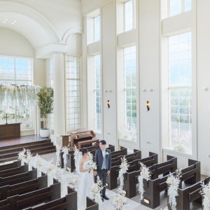 緑×空×光あふれる【チャペル】-ゲストの祝福を身近に感じて-