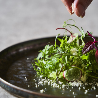 【オープンキッチン完備】こだわりのお料理が、ゲストまですぐにお届け◎