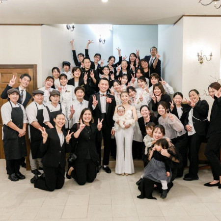 スタッフ全員と撮影！素敵な結婚式でした♪