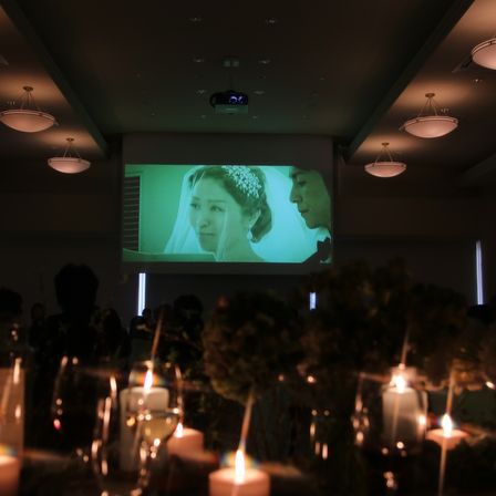 会場前方と後方2箇所にある巨大スクリーンから流れる映像は、迫力満点♪ゲストの視線も釘付け☆|マリエール ガーデン バーベナの写真(7667388)