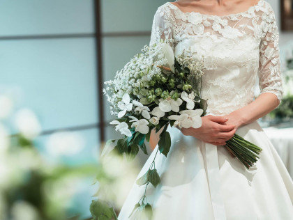 ～お二人らしく～
空と緑にかこまれた
“ガーデンテラスウェディング”