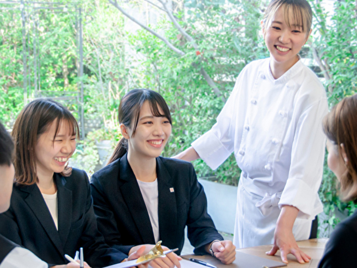  ～お二人らしく～
空と緑にかこまれた
“ガーデンテラスウェディング”