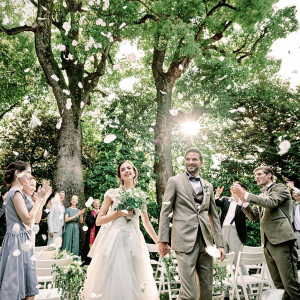 ゲストからの祝福を受けて、あなたは世界一幸せな花嫁に…|アーモニーアグレアーブル(旧：マノワール・ディノ)の写真(6781606)