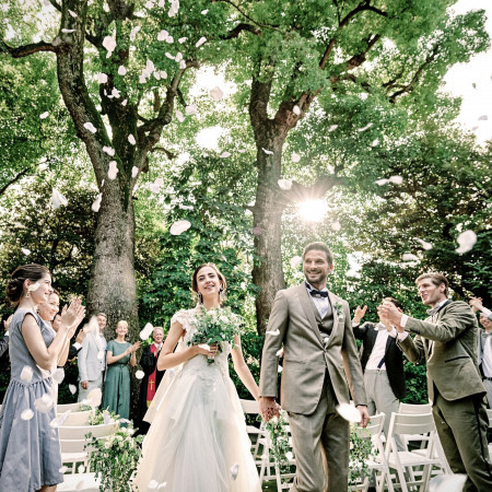 ゲストからの祝福を受けて、あなたは世界一幸せな花嫁に…