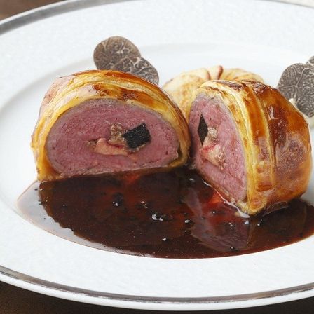 パリで働いていたシェフが、日本のお客様のために作った仔羊のパイ包み焼き|アーモニーアグレアーブル（旧：マノワール・ディノ）/テイクアンドギヴ・ニーズウェディングの写真(436905)