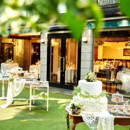 ドリンクやデザートなど軽食を並べれば、賑やかなブッフェスタイルに|アーモニーアグレアーブル（旧：マノワール・ディノ）/テイクアンドギヴ・ニーズウェディングの写真(1125852)