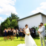お子様と3人で♪ 新婦友人を集めてブーケトス!