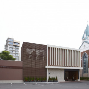 駐車場スペース60台無料完備 市外からもスムーズにご来館|アールベルアンジェ札幌の写真(532709)