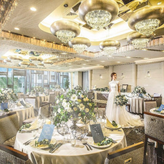 【月曜限定】高コスパ!ドレス特典×花嫁憧れのステンドグラス挙式体験