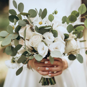 特別な日にふさわしいブーケを彩って|NIIGATA MONOLITH ～新潟モノリス～の写真(56048820)