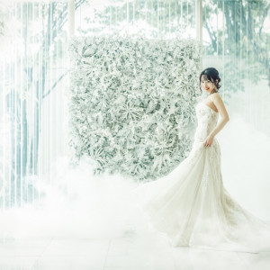 光・白・空間がひとつになる、新チャペル誕生。「光が包み、白が映す。涙がこぼれるほど美しい誓いの瞬間を。【緑×距離感×記録を大事に30~50名貸切W】相談会も開催中!|THE JAPONAIS LISERJU(ザ ジャポナイズリサージュ)の写真(54608354)