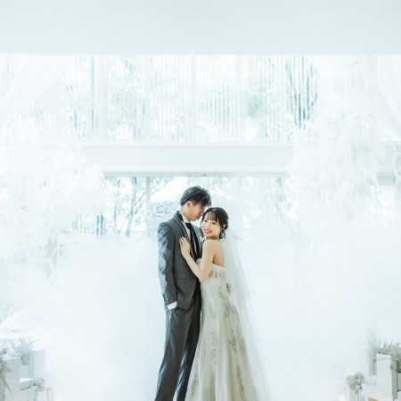 純白のチャペルがウェディングドレスをさらに引き立てる。白無垢での和婚式も大人気。人前挙式、教会式挙式、和婚式まで幅広くご提案。お2人だけのオリジナル挙式も実現可能。