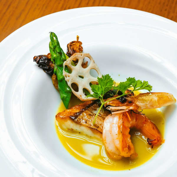 旬の食材を使用するジャポナイズでは全5コースと春夏秋冬でメニューを考案。フルオリジナルコースも可能。