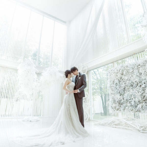 “White Reflection Chapel” 純白の世界に広がる光の湖で誓いを立てる