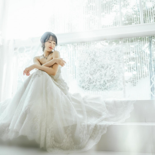 純白のチャペルがウェディングドレスをさらに引き立てる。白無垢での和婚式も大人気。