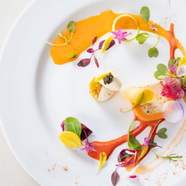 旬の食材を使用するジャポナイズでは全5コースと春夏秋冬でメニューを考案。フルオリジナルコースも可能。