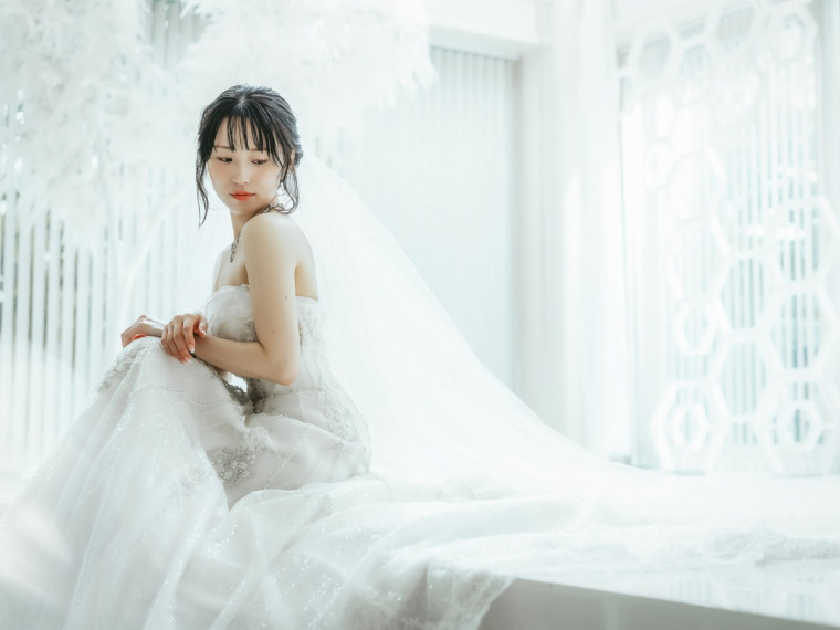 純白の世界に広がる光の湖で、人生で一番美しい瞬間を叶える