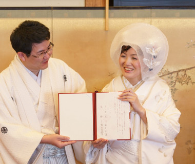 宴内人前式「結婚誓約書に署名されたワンシーン」です!列席の皆様に承認していただく瞬間です。