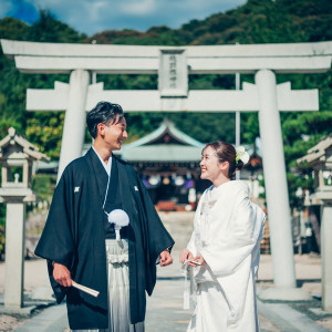 神社の鳥居をバックに|二葉 FUTABAの写真(43864244)