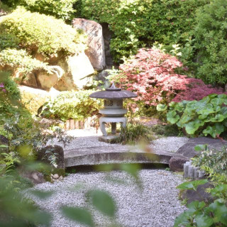 和の情緒あふれる日本庭園。四季が織りなす趣を堪能。