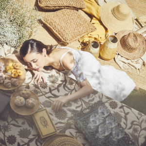 前撮りではフォトアイテムも取り入れてとっておきの1枚を残して|HIMEJI MONOLITH 旧逓信省姫路別館 ~姫路モノリス~の写真(55459124)