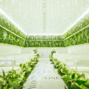 ホワイト×グリーンのあたたかみ溢れる独立型チャペル|HIMEJI MONOLITH 旧逓信省姫路別館 ~姫路モノリス~の写真(55461169)