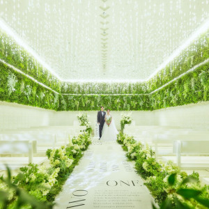 神聖な誓いの瞬間にふさわしい優しく清らかなたたずまい。宝石箱のようなクリスタルチャペルでは息をのむほどに美しい誓いの瞬間を|HIMEJI MONOLITH 旧逓信省姫路別館 ~姫路モノリス~の写真(55458423)