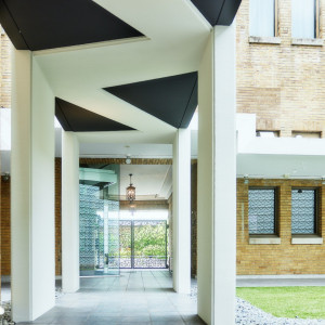 一歩の先に、厳かなる誓いの道が広がる|HIMEJI MONOLITH 旧逓信省姫路別館 ~姫路モノリス~の写真(55458403)