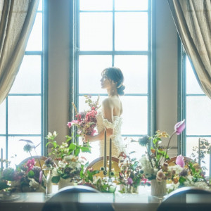 やわらかな自然光に見守られ いつもは照れくさい想いも今日だけは|HIMEJI MONOLITH 旧逓信省姫路別館 ~姫路モノリス~の写真(55461227)