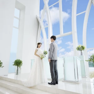自然光がたくさん入る開放的な空間で大切な方たちに見守っていただきながら愛の誓いを|アンジェローブ・ジェルネの写真(21952281)