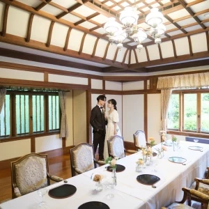 大切な家族、親しい友人を招いてアットホームなウェディング