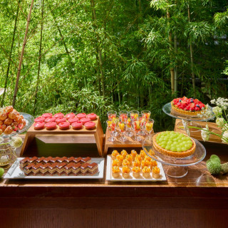 会場のテラスでデザートビュッフェも人気