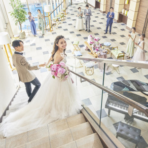 花嫁に人気の階段入場も叶う|Notre Dame KITAKYUSHU（ノートルダム北九州）の写真(22928003)
