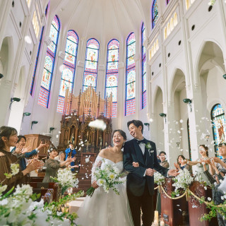 雨天時には大聖堂内でのフラワーシャワーも◎
