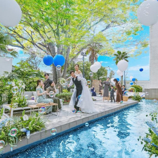 青空と緑が広がり、水音が心地よい開放感抜群のロケーション