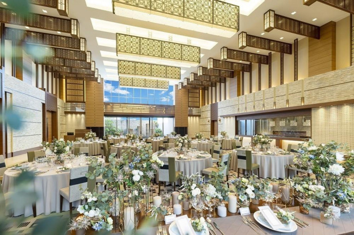 ナチュラルホワイト×グリーンのボタニカルなアイテムを取り入れたコーディネートも似合います