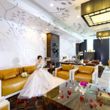 壁面には職人が手掛けた木々の絵画が。 新郎新婦様を見守るよう描かれています。
