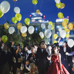 《実例》ナイトタイムのバルーンリリース。なんともロマンチック|ヴェルミヨンバーグ名古屋 ●BRASSグループの写真(14775323)