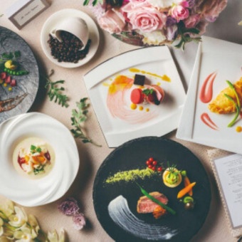 素材の本来の味が楽しめる調理法を追求した
フレンチでおふたりの感謝の思いをお届けします。