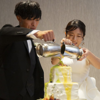 【ケーキドリップ】おふたりの好きな味にアレンジ。入刀の代わりにソースを掛けて仕上げて♪