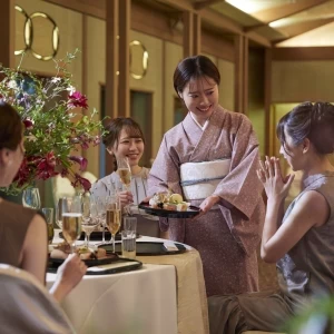 味はもちろんのこと、季節に合わせて選ばれた拘りの器も楽しめるお料理で特別なおもてなし。数々の著名人や政財界をもてなしてきた「高級料亭の和会席」をお楽しみください。|有栖川清水の写真(44111738)