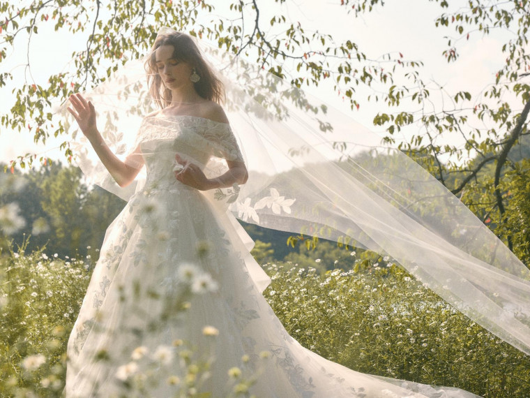 オリジナルブランドPRIMACARAで、運命の一着を見つけて