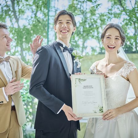 【光と緑のクリスタルチャペル】どんなシーンも輝かせる光に満ちたチャペルで、感動的なセレモニーを|シャルマンシーナ 東京（CHARMANT SCENA TOKYO）の写真(32400106)
