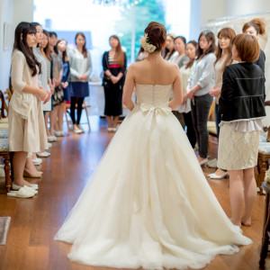 結婚式が近い花嫁たちが集まって立ち居振る舞いのレッスン!
ドレスを着たときの、歩き方、ブーケの持ち方、泪の拭き方など当日起こり得るシチュエーションをイメージして参加して|ピエトラ・セレーナの写真(609438)