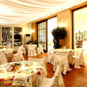 夜のテラスの一枚。お二人ごのみに素敵なディスプレイを☆|ピエトラ・セレーナの写真(775780)