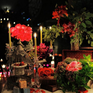 夜にはキャンドルや深紅のお花をコーディネートして大人な雰囲気を演出するのも素敵♪|ピエトラ・セレーナの写真(266941)