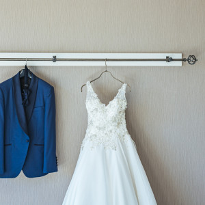 専用個室でお衣装合わせが叶います ご家族・ご友人様をお連れいただくのも大歓迎です|NIHO -Dramatic scene wedding-（ニホ ドラマティックシーンウエディング）の写真(38668040)