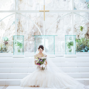 自然光を浴びたドレスは より輝きが増し 新婦様を美しく魅せます|NIHO -Dramatic scene wedding-（ニホ ドラマティックシーンウエディング）の写真(38667061)