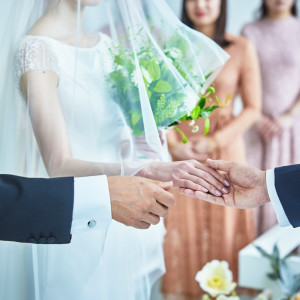 父から新郎へ想いこめた瞬間を心に刻んで|福岡 天神モノリス (FUKUOKA TENJIN MONOLITH)の写真(46340851)